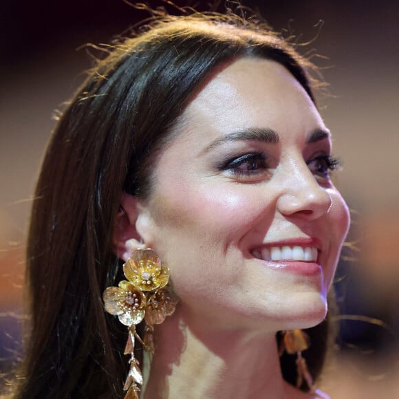 Kate Middleton était invitée aux BAFTA qui se déroulaient au Royal Albert Hall de Londres
Le prince William, prince de Galles, et Catherine (Kate) Middleton, princesse de Galles, arrivent à la 76ème cérémonie des British Academy Film Awards (BAFTA) au Royal Albert Hall à Londres.