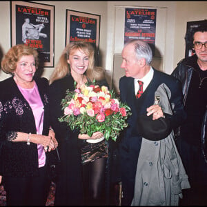 Puis elle a rencontré Edmond de Rothschild en 1960 lors d'un dîner.
Archives - Edmond de Rothschild, Marie-Hélène de Rothschild, Arielle Dombasle et Michel Bouquet - Générale de la pièce "Le jugement dernier" au Théâtre de l'atelier à Paris. 1992.
