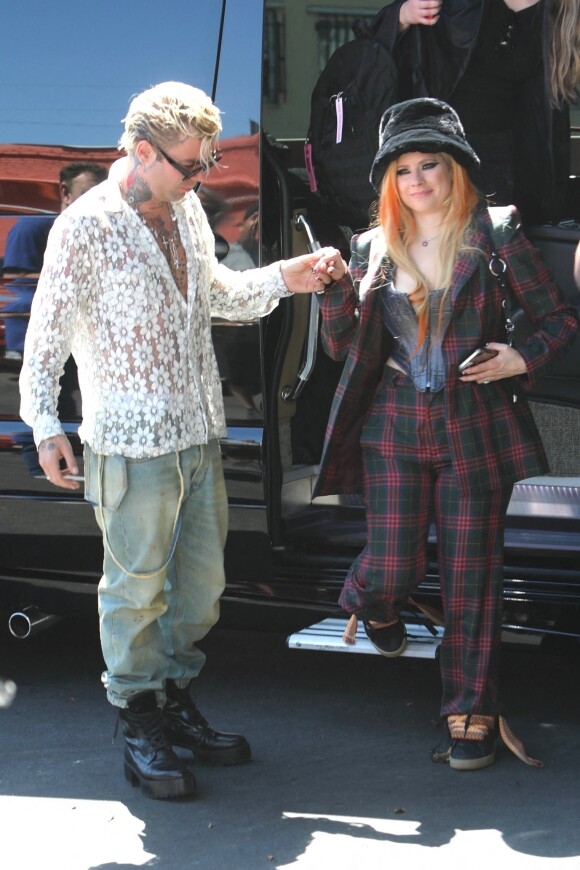 Après avoir travaillé ensemble en 2021, ils s'étaient fiancés il y a moins d'un an.
Exclusif - Avril Lavigne va déjeuner avec Mod Sun après avoir reçu son étoile sur le Hollywood Walk of Fame à Los Angeles le 31 aout 2022.