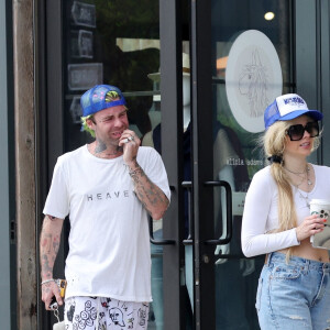 Exclusif - Avril Lavigne et Mod Sun font du shopping à Malibu le 10 juin 2022.