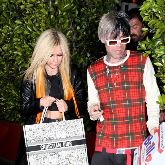 Exclusif - Avril Lavigne et Mod Sun ont dîné au restaurant Giorgio Baldi à Santa Monica le 16 mars 2022.