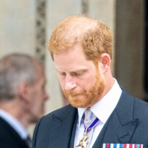 Le prince Harry, duc de Sussex, et Meghan Markle, duchesse de Sussex - Les membres de la famille royale et les invités lors de la messe célébrée à la cathédrale Saint-Paul de Londres, dans le cadre du jubilé de platine (70 ans de règne) de la reine Elisabeth II d'Angleterre. Londres, le 3 juin 2022. 