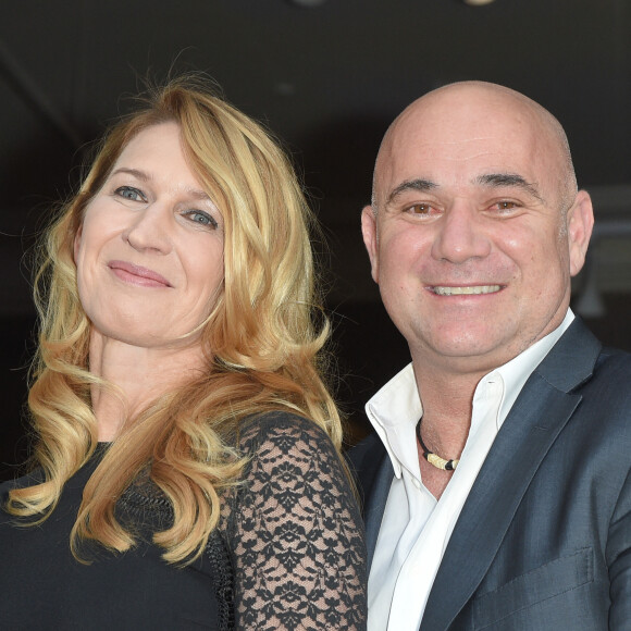 Le fils d'Andre Agassi et Steffi Graf, future star du sport ?
 
Steffi Graf et son mari André Agassi - Longines a organisé un Gala de charité en l'honneur de Steffi (Stefanie) Graf et de André Agassi avec les associations caritatives "Children for Tomorrow" et "The André Agassi Foundation for Education" au Musée Rodin à Paris avec qui la marque célèbre ses 10 ans de partenariat. Longines donnera le coup d'envoi d'une vente aux enchères de montres exclusives en faveur des associations de Steffi Graf et de André Agassi. Paris © Guirec Coadic/Bestimage