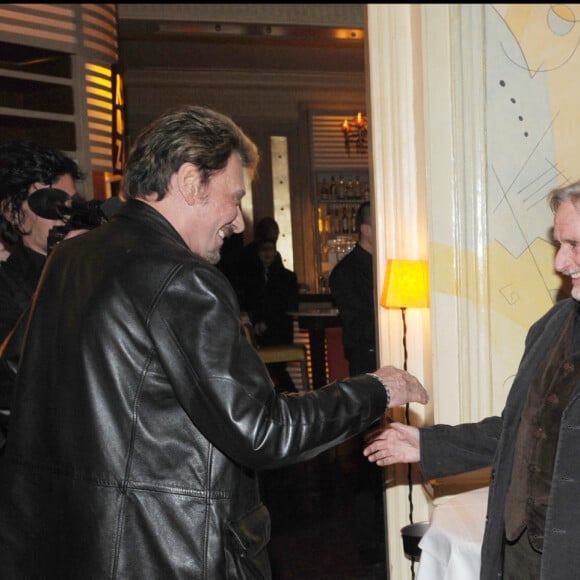 Johnny Hallyday organise une soirée pour le départ de Claude Bouillon au restaurant Balzac.