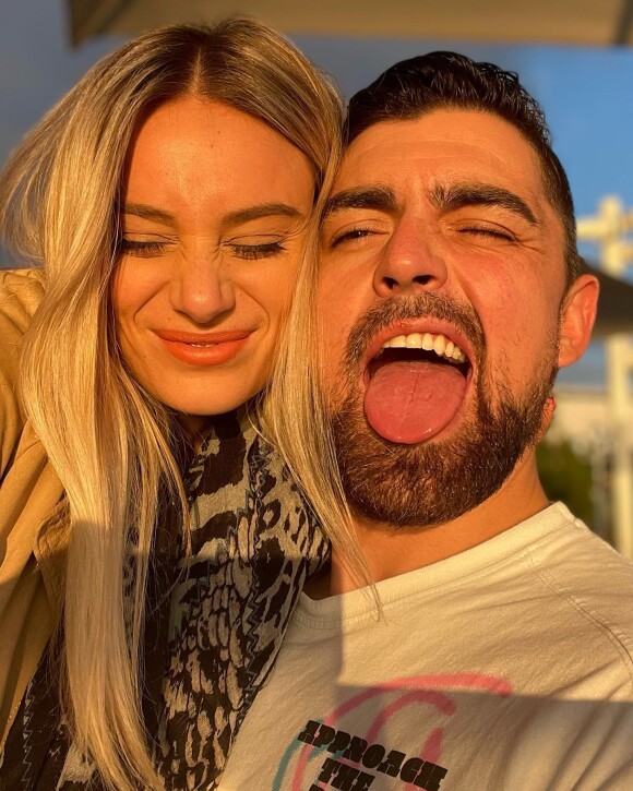De retour chez elle, Alicia s'est emparée de son compte Instagram pour raconter cette mésaventure à ses abonnés.
Bruno et Alicia de "Mariés au premier regard" toujours en couple