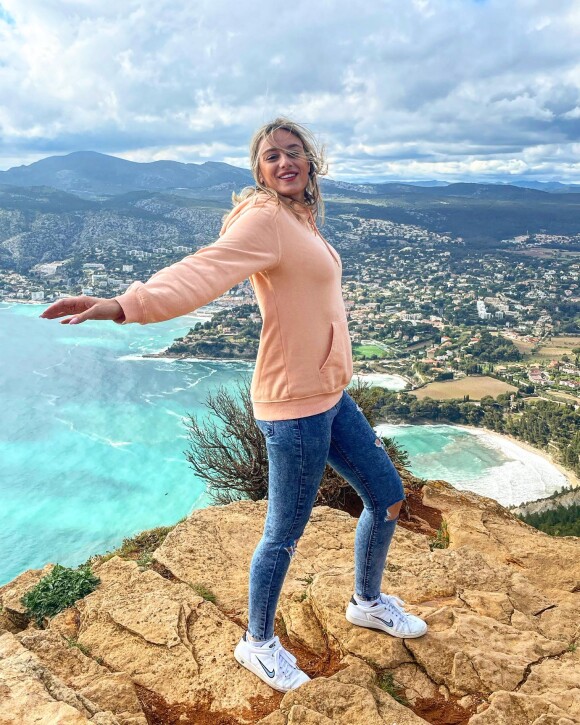 Très choquée, elle assure cependant qu'elle ne compte pas en rester là et aimerait demander les caméras du restaurant.
Alicia, candidate de "Mariés au premier regard"