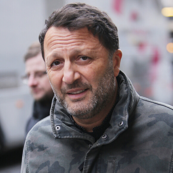 Depuis quelques jours, Arthur s'octroie une pause bien méritée. 
Exclusif - Arthur Essebag - Arrivées à l'enregistrement de l'émission "2h de rire et de direct" au Paradis Latin à Paris.