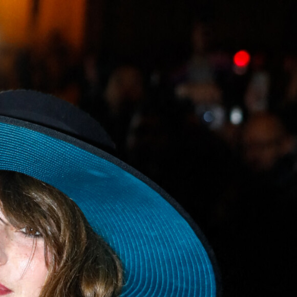 Celui-ci représente sa mère en train de jouer en festival devant 10.000 personnes.
Lou Doillon - Arrivées au défilé de mode Haute-Couture "Jean Paul Gaultier" lors de la fashion week de Paris. Le 25 janvier 2023 © Veeren-Christophe Clovis / Bestimage