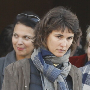 Eglantine Emeyé - Sorties des obsèques du journaliste, animateur de télévision et animateur de radio français Philippe Gildas en la salle de la Coupole au crématorium du cimetière du Père-Lachaise à Paris, France, le 5 novembre 2018.