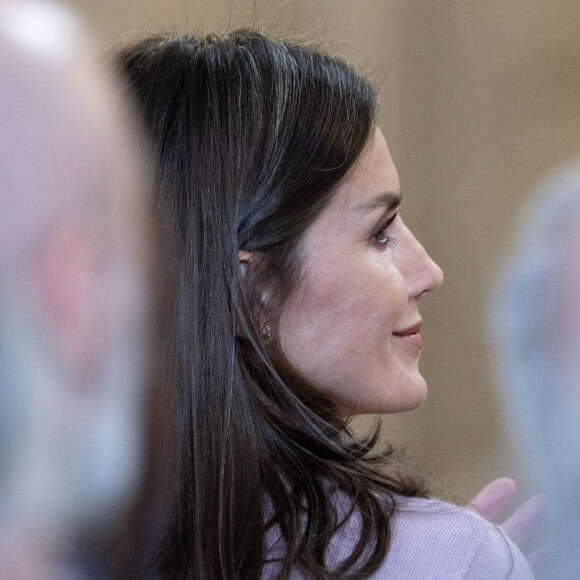 Le roi Felipe VI et la reine Letizia d'Espagne arrivent à la présentation publique du portail numérique d'histoire hispanique de l'Académie royale d'histoire le 28 février 2023 à Madrid, le 28 février 2023. 