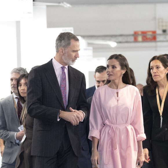 Le roi Felipe VI et la reine Letizia d'Espagne, inaugurent la 42ème Foire Internationale d'Art Contemporain-ARCO à Madrid, le 23 février 2023. 