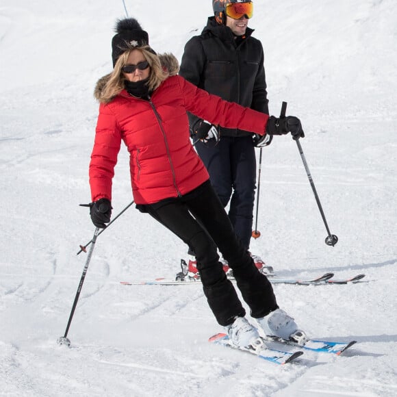 Exclusif - Le président Emmanuel Macron et sa femme Brigitte Macron (Trogneux) font du ski dans la station de la Mongie le 26 décembre 2017. © Dominique Jacovides - Cyril Moreau / Bestimage 