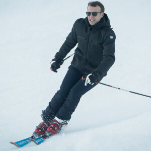 Exclusif - Le président Emmanuel Macron et sa femme Brigitte Macron (Trogneux) font du ski à la Mongie le jour de Noël le 25 décembre 2017 © Cyril Moreau - Dominique Jacovides / Bestimage 