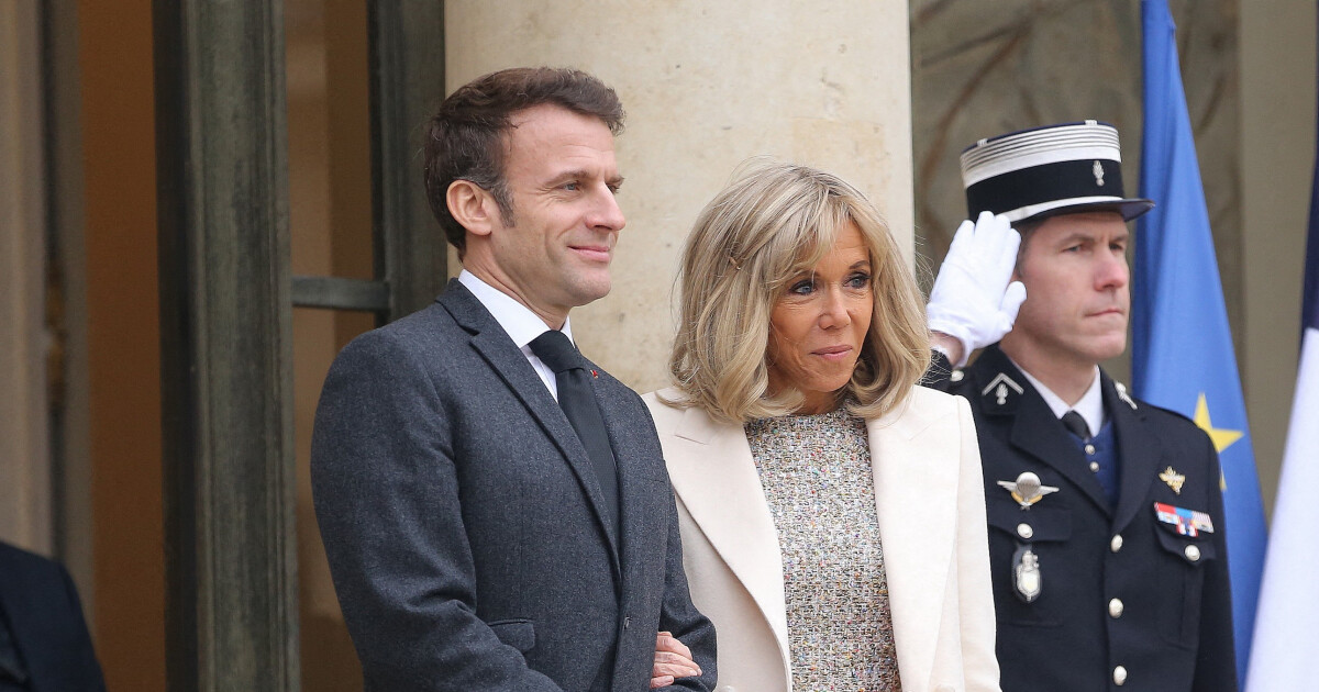 brigitte-macron-r-unie-avec-emmanuel-journ-e-ski-en-famille-avec-les