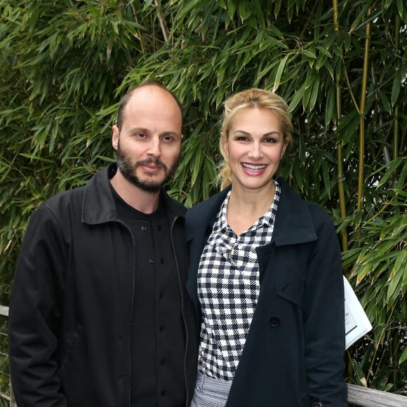 Ainsi qu'avec le réalisateur belge Fabrice Du Welz
Fabrice Du Welz et Helena Noguerra au village des Internationaux de France de tennis de Roland Garros à Paris. Le 24 mai 2016 © Dominique Jacovides / Bestimage