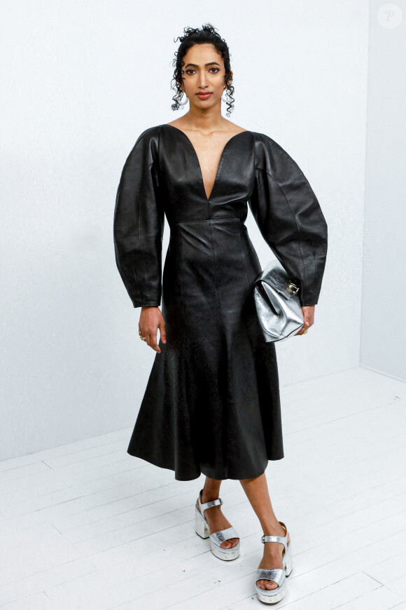 Trisha Shetty - Défilé Chloé prêt-à-porter automne-hiver 2023-2024 lors de la Fashion Week de Paris. Le 2 mars 2023. © Christophe Clovis/bestimage