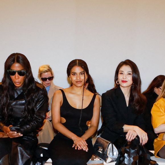 Dans la guestlist, on retrouvait ainsi des célébrités issues de tous les univers.
Charlene Choi, Lee Da Hee, Honey Dijon, Zazie Beetz, Liu Tao, Emma Roberts et Trisha Shetty - Front Row du défilé Chloé prêt-à-porter automne-hiver 2023-2024 lors de la Fashion Week de Paris. Le 2 mars 2023. © Christophe Clovis/bestimage