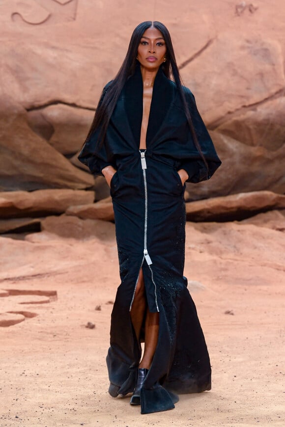 Naomi Campbell au défilé Off-White prêt-à-porter automne-hiver 2023/2024 lors de la Fashion Week de Paris (PFW), à Paris, France, le 2 mars 2023.