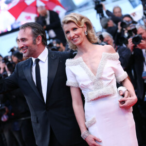 Alexandra Lamy et Jean Dujardin - Montée des marches du Festival de Cannes le 27 mai 2012