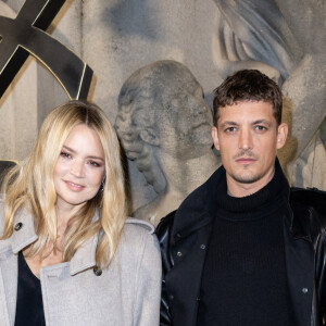 Virginie Efira et son compagnon Niels Schneider au défilé de mode prêt-à-porter automne-hiver 2023/2024 "Saint Laurent" lors de la Fashion Week de Paris. Le 28 février 2023 © Olivier Borde / Bestimage 