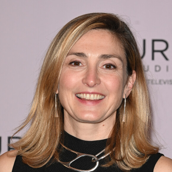 Elle est à l'affiche du film Comme un actrice réalisé par Sébastien Bailly et sort son livre Ensemble on est plus fortes mercredi 8 mars.
Julie Gayet - 28ème cérémonie des Lauriers de l'Audiovisuel au théâtre Marigny à Paris le 20 février 2023. © Coadic Guirec/Bestimage