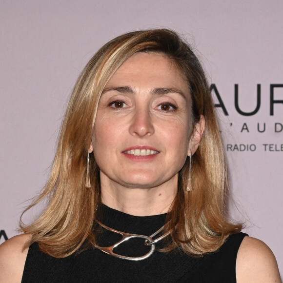 Elle y évoque notamment sa relation et son mariage avec l'ancien président de la République François Hollande.
Julie Gayet - 28ème cérémonie des Lauriers de l'Audiovisuel au théâtre Marigny à Paris le 20 février 2023. © Coadic Guirec/Bestimage