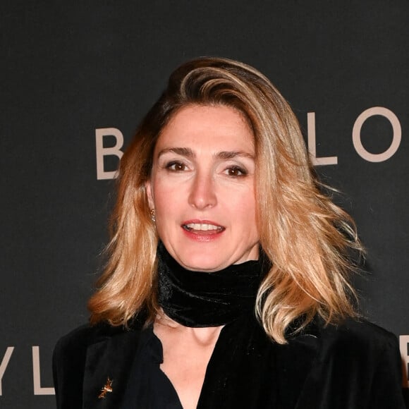 Julie Gayet à la première du film "Babylon" au cinéma Le Grand Rex à Paris, France, le 14 janvier 2023. © Coadic Guirec/Bestimage