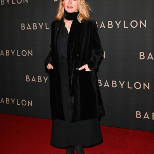 Julie Gayet à la première du film "Babylon" au cinéma Le Grand Rex à Paris, France, le 14 janvier 2023. © Coadic Guirec/Bestimage