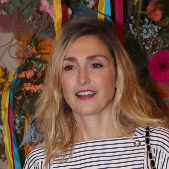 Julie Gayet (co-présidente du Gala) - 28ème Gala de l'Espoir au profit de la Ligue contre le cancer au théâtre des Champs-Elysées à Paris le 29 Novembre 2022. © Bertrand Rindoff / Bestimage