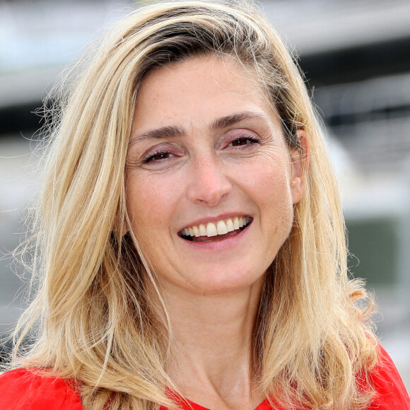 Julie Gayet - Photocall de "L'histoire d'Annette Zelman" lors de la 24ème édition du Festival de la Fiction TV de La Rochelle. Le 14 septembre 2022 © Patrick Bernard / Bestimage