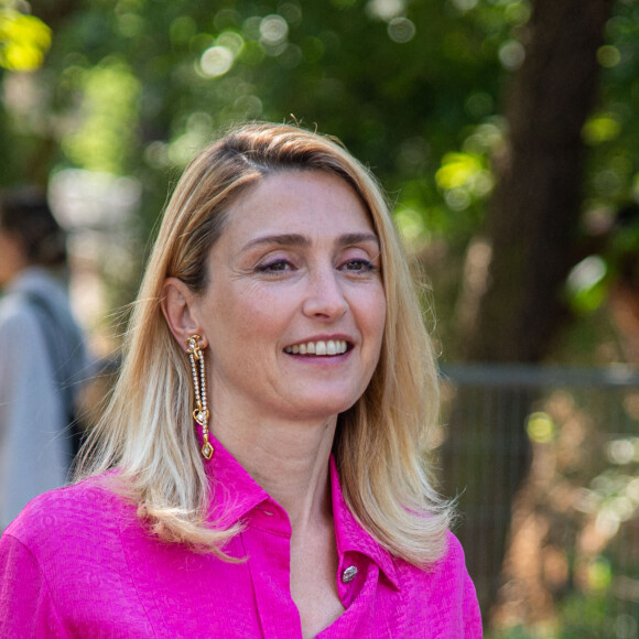 Julie Gayet au défilé de mode Haute-Couture automne-hiver 2022-2023 "Chanel" à Paris le 5 juillet 2022. © Baptiste Autissier / Panoramic / Bestimage