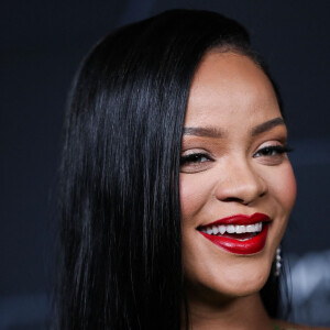 Rihanna (enceinte) au photocall "Fenty Beauty et Fenty Skin" à Los Angeles, le 11 février 2022. 