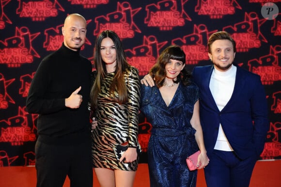 Carlito (David Coscas) avec sa femme Erika Fleury et McFly (Raphaël Carlier) avec sa femme Tiffany lors de la 23ème édition des NRJ Music Awards 2021 au Palais des Festivals de Cannes, le 20 novembre 2021. 