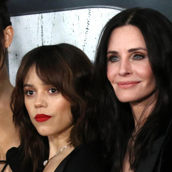 Jenna Ortega, Courteney Cox à la première du film "Scream VI" à New York, le 6 mars 2023.  Celebrities at the premiere of "Scream VI" in New York. March 6th, 2023. 