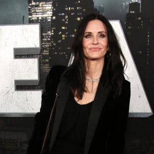 Courteney Cox est depuis divorcé du père de sa fille et vit désormais une histoire avec le musicien irlandais Johnny McDaid.
Courteney Cox à la première du film "Scream VI" à New York, le 6 mars 2023. 