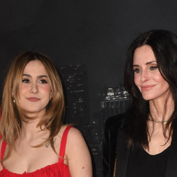 Cette jeune femme de 18 ans est d'ailleurs un parfait mélange de ses deux célèbres parents.
Coco Arquette and Courteney Cox à la première du film "Scream VI" à New York, le 6 mars 2023. 