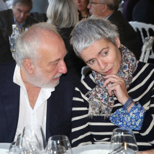 Exclusif - François Berléand et sa femme Alexia Stresi - Le propriétaire B.Magrez fête les 770 ans du Château Pape Clément au Pavillon Ledoyen à Paris, France, le 23 Novembre 2022. © Bertrand Rindoff / Bestimage