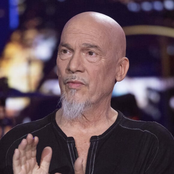 Florent Pagny est atteint d'un cancer des poumons depuis plus d'un an.
Semi Exclusif - Florent Pagny - Emission spéciale "Unis pour l'Ukraine" à la Maison de la Radio et de la Musique, diffusée en direct sur France 2 et présentée par Nagui et Leïla.Kaddour à Paris. France Télévisions et Radio France s'associent, face à l'urgence humanitaire, pour soutenir et aider le peuple ukrainien et toutes les populations touchées par le conflit, sur place et dans les pays limitrophes. Le service public s'engage aux côtés de la Croix-Rouge française, qui lance un appel aux dons financiers, pour faire face aux besoins humanitaires, qui ne cessent de s'intensifier. Cette soirée spéciale est diffusée en simultané sur France 2 et France Inter avec un concert exceptionnel en direct, avec la participation des formations musicales de Radio France. Avec cette soirée, France Télévisions et Radio France permettent aux Français de répondre concrètement à l'urgence humanitaire, à l'intérieur et à l'extérieur de l'Ukraine, à travers des dons à la Croix-Rouge française. © Cyril Moreau / Jack Tribeca / Bestimage
