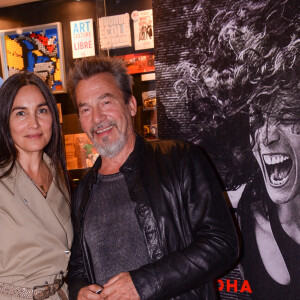 25/01/2022 ( Florent Pagny annonce via une courte video sur compte Instagram qu'il est atteint d'un cancer du poumon et qu'il annule tous ses concerts) - Exclusif - Florent Pagny et sa femme Azucena Caamano lors de la première du spectacle Lost in Buenos Aires à l'Européen à Paris le 28 juin 2021. © Rachid Bellak / Bestimage 