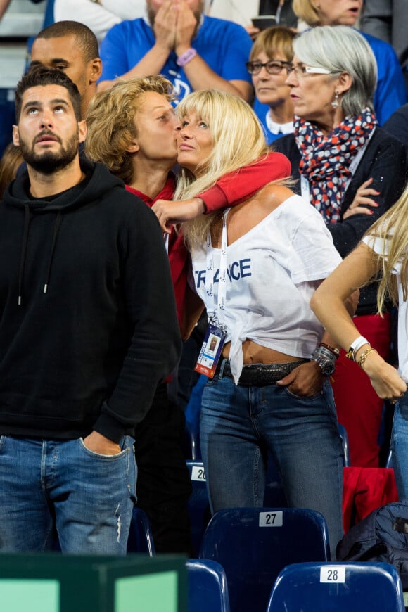 Joalukas Noah et sa mère Isabelle Camus lors du match opposant le joueur de tennis français Lucas Pouille, et le joueur espagnol Roberto Bautista Agut, lors de la Demi finale simple de la Coupe Davis de tennis France / Espagne le 14 septembre 2018.