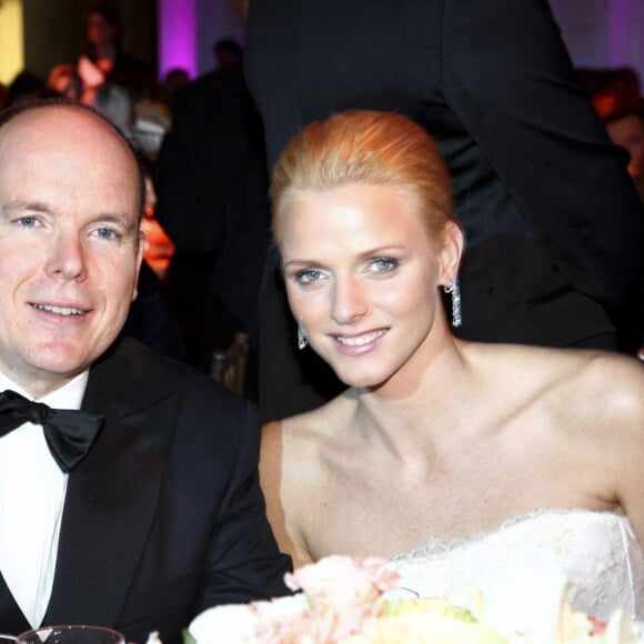 Le prince Albert II de Monaco et Charlène Wittstock (la princesse Charlène de Monaco) au Gala de la Fondation Princesse Grace à New York, le 25 octobre 2007. 