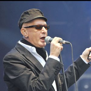 Soupçonnée de s'être intéressée à son héritage, elle avait pris la parole à ce sujet.
Alain Bashung - Fête de l'humanité 2008