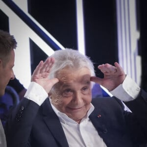 Exclusif - Michel Sardou sur le plateau de l'émission Touche pas à mon poste (TPMP) présentée en direct par C.Hanouna et diffusée sur C8 le 29 août 2022. © Jack Tribeca / Bestimage 