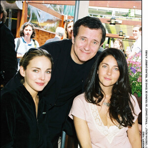 Claire Keim, Francis Huster et Cristiana Reali - Finale dame du tournoi de tennis de Roland Garros à Paris le 6 juin 2004