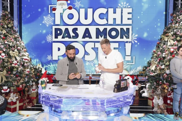 Ce mardi 14 mars, Cyril Hanouna venait à peine de prendre l'antenne sur C8 avec son émission "Touche pas à mon poste" qu'il a demandé à Matthieu Delormeau de quitter le plateau car il n'avait pas de micro.
Exclusif - Matthieu Delormeau, Cyril Hanouna - Enregistrement de l'émission "TPMP (Touche Pas à Mon Poste). © Jack Tribeca / Bestimage 