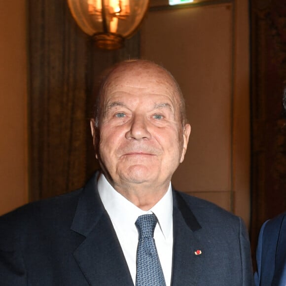 Exclusif - Marc Ladreit de Lacharrière et Francois Hollande - Le lundi 13 mars 2023, le dîner du Cercle de la Revue des Deux Mondes, orchestré par Marc Ladreit de Lacharrière, s'est réuni au Cercle de l'Union Interalliée en l'honneur de l'ancien Président de la République française François Hollande (2012-2017). © Giancarlo Gorassini / Bestimage 