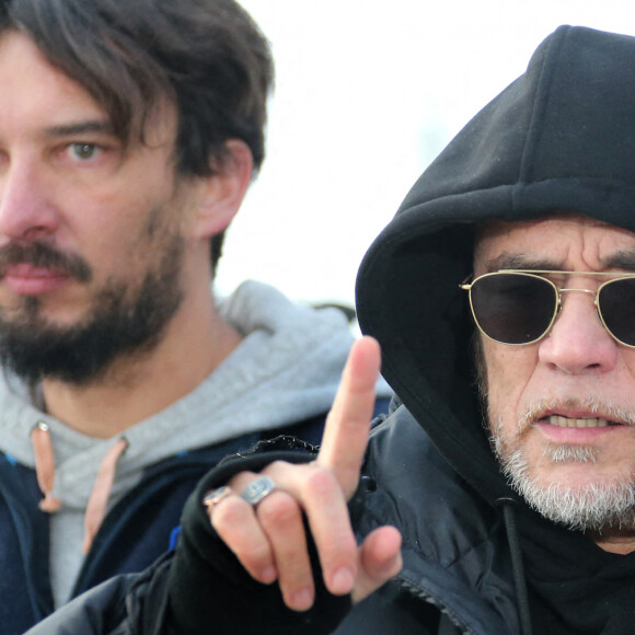 Pascal Obispo - P.Obispo, invité d'honneur de la marche solidaire pour le Téléthon, à Lège-Cap-Ferret dans le bassin d'Arcachon.  Le 3 décembre 2022 © Patrick Bernard / Bestimage