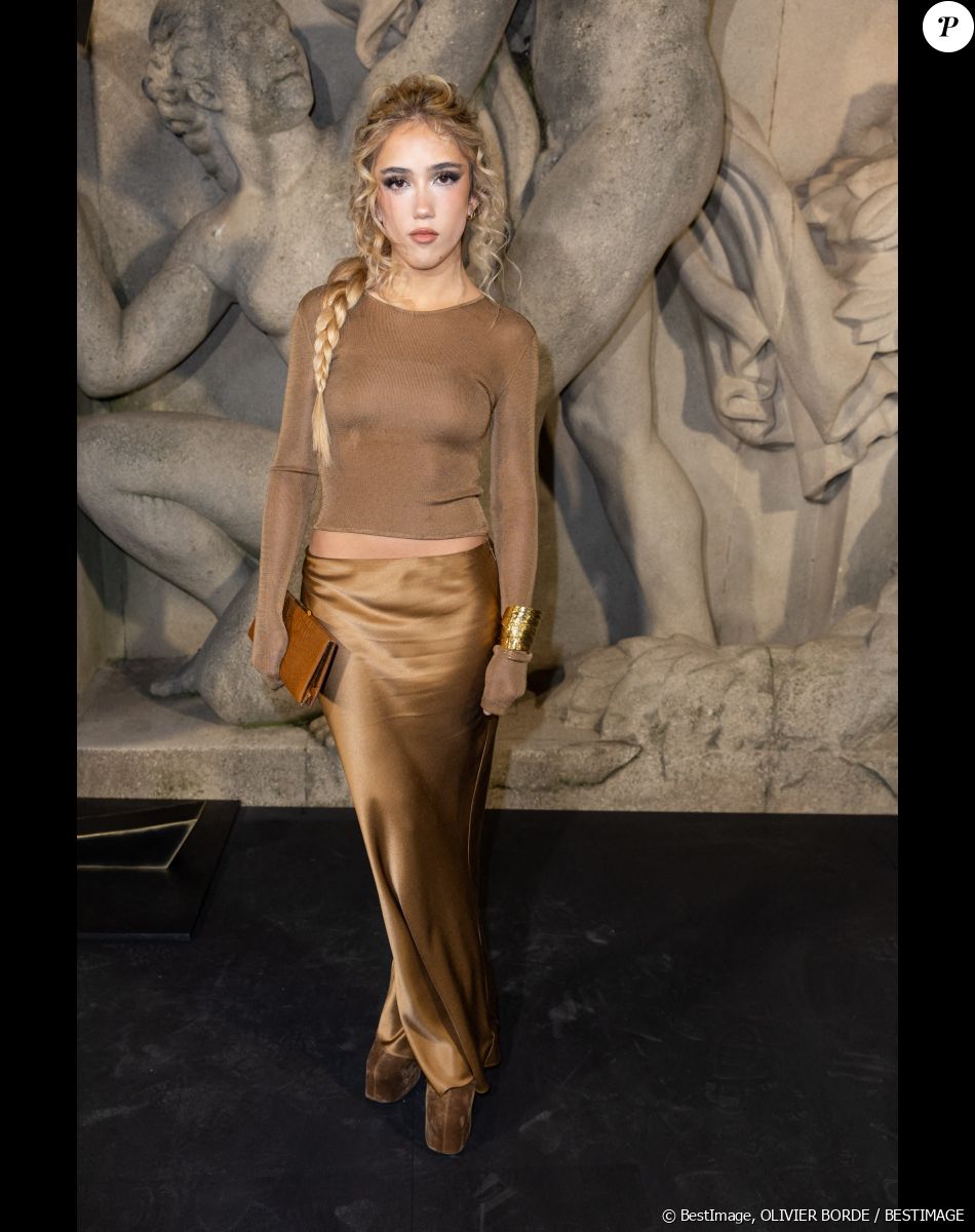 Valentina Paloma Pinault au défilé de mode prêt-à-porter automne-hiver 2023/2024 "Saint Laurent" lors de la Fashion Week de Paris. Le 28 février 2023 © Olivier Borde / Bestimage