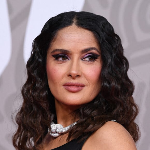 Salma Hayek au photocall de la cérémonie des Brit Awards 2023 à l'O2 Arena à Londres le 11 février 2023. 