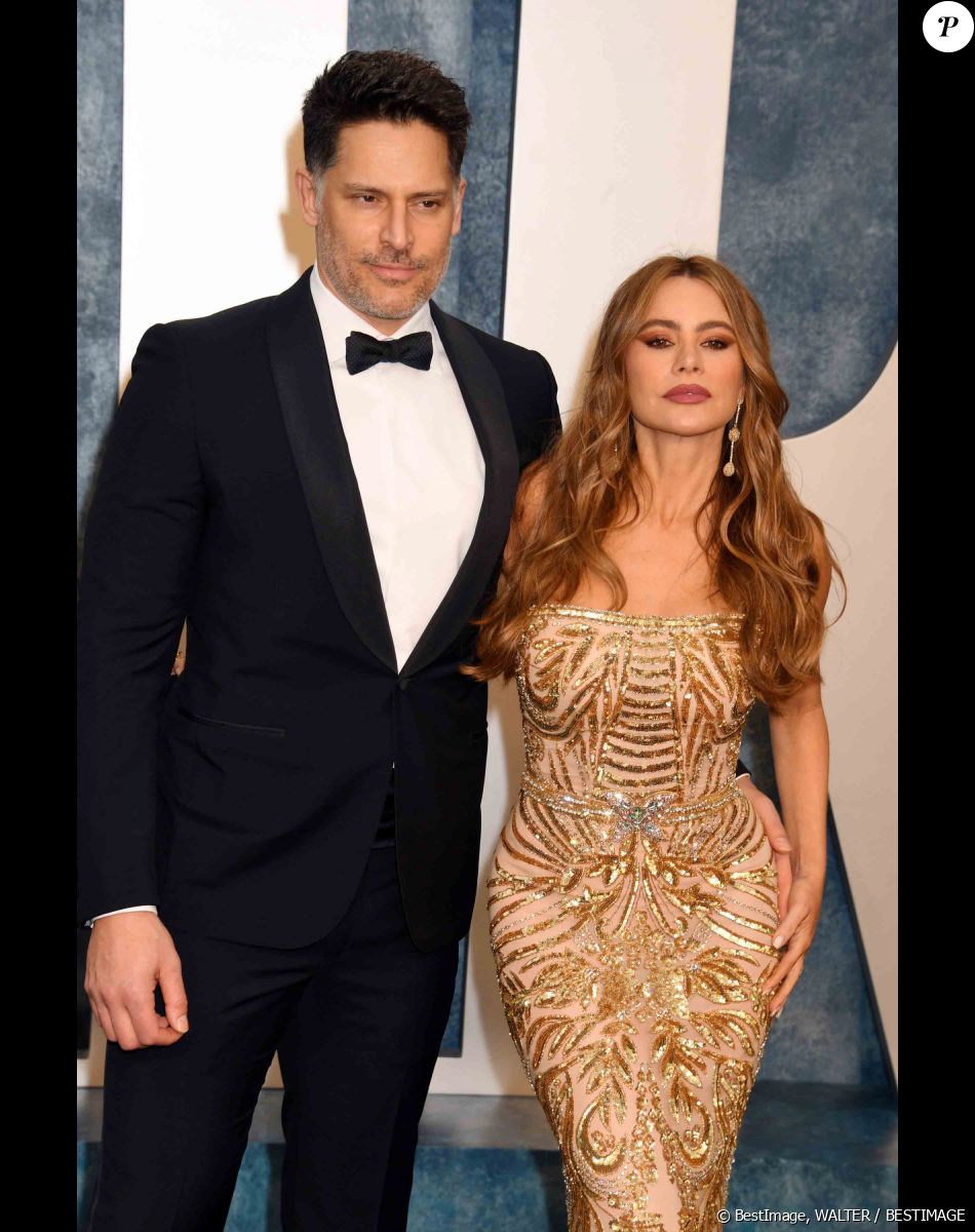 Joe Manganiello et Sofía Vergara au photocall de la soirée "Vanity Fair" lors de la 95ème édition de la cérémonie des Oscars à Los Angeles, le 12 mars 2023.